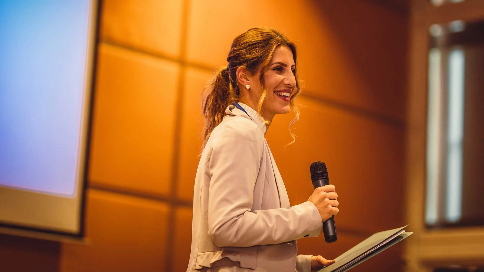 Public Speaking Coach Helping You Present Ideas With Confidence | Mike Acker